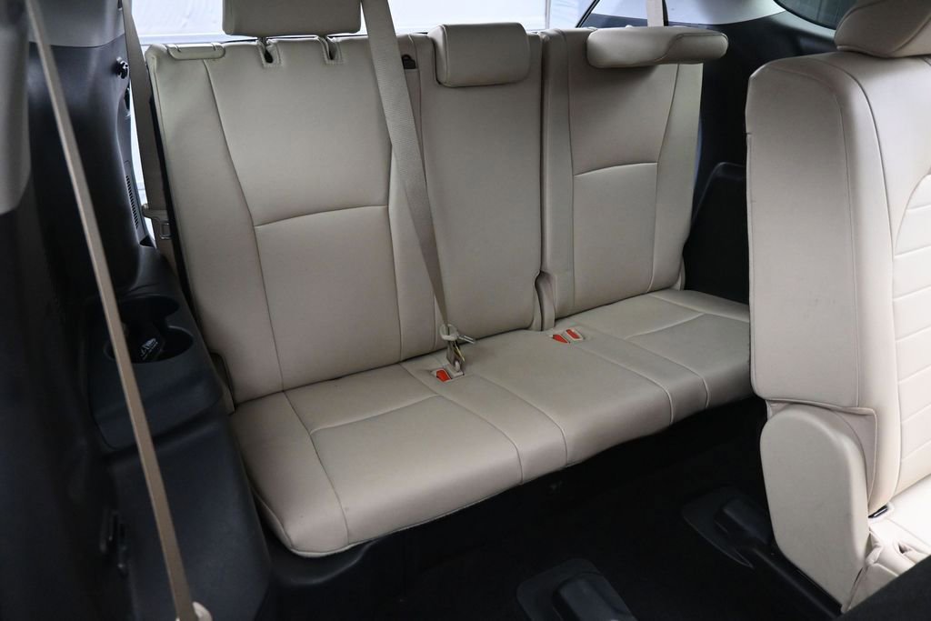 Used 2023 Toyota Highlander XLE AWD/4WD image 25