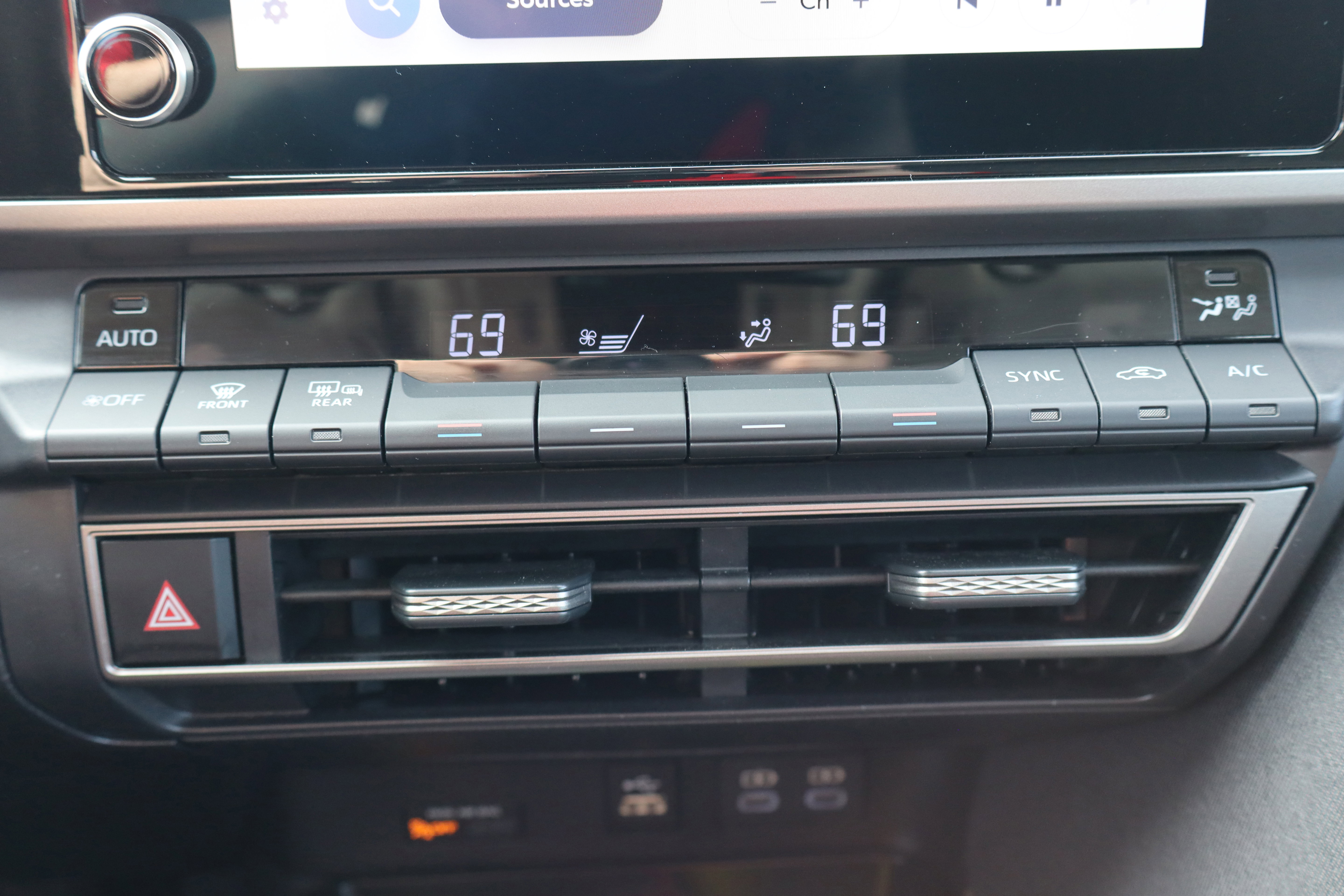 Used 2025 Toyota Camry LE image 21