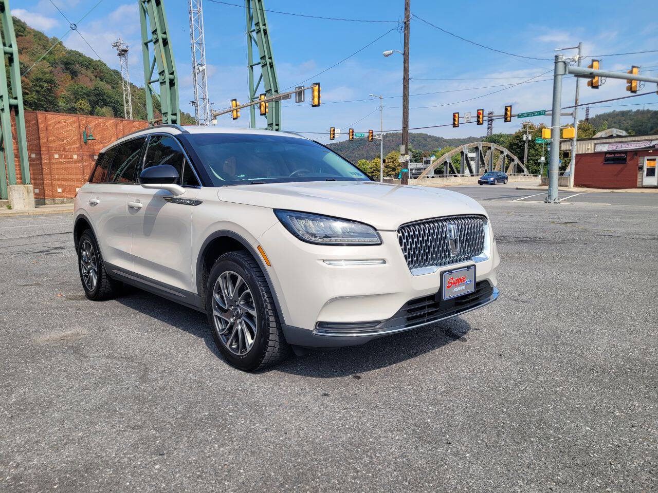 Used 2021 Lincoln Corsair AWD w/ Equipment Group 101A image 2