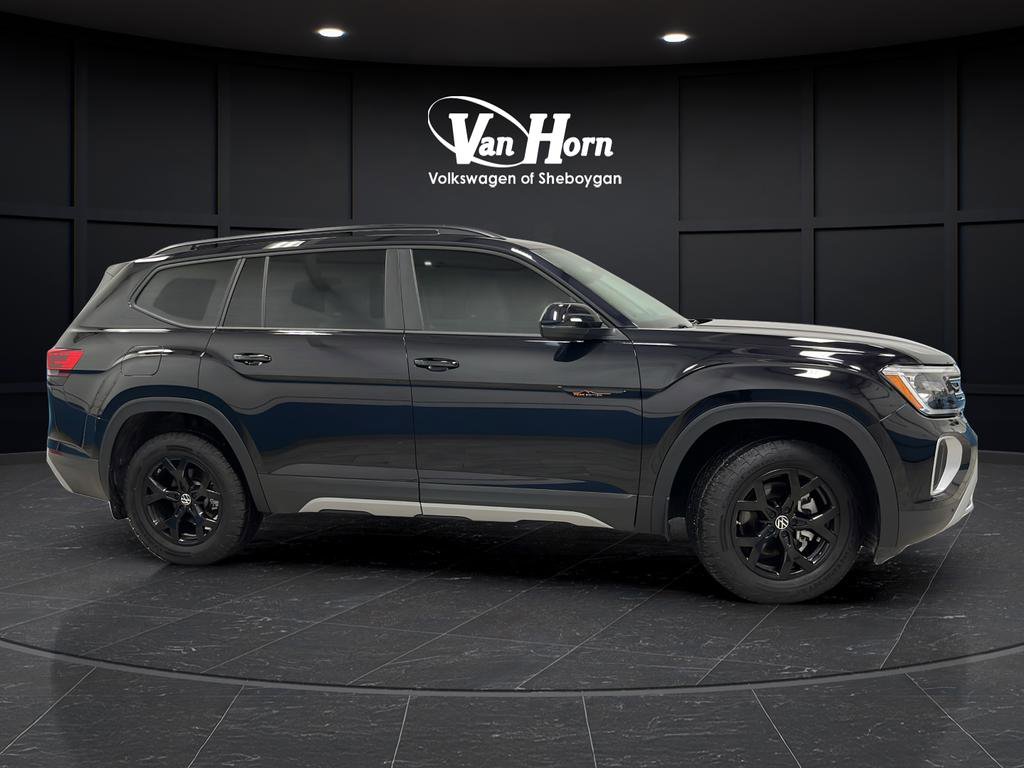 Used 2024 Volkswagen Atlas Peak Edition SEL AWD/4WD image 2
