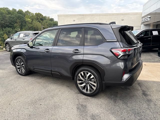 Used 2025 Subaru Forester Touring AWD/4WD image 3