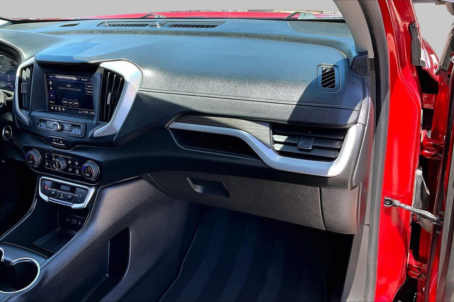 Used 2022 GMC Terrain SLE w/ Driver Convenience Package FWD image 17