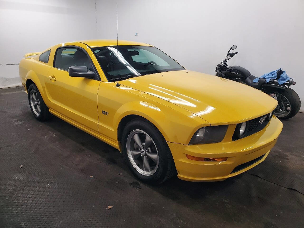 Used 2005 Ford Mustang GT Premium image 3