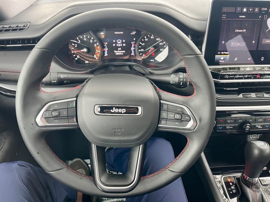 Used 2025 Jeep Compass Trailhawk image 13