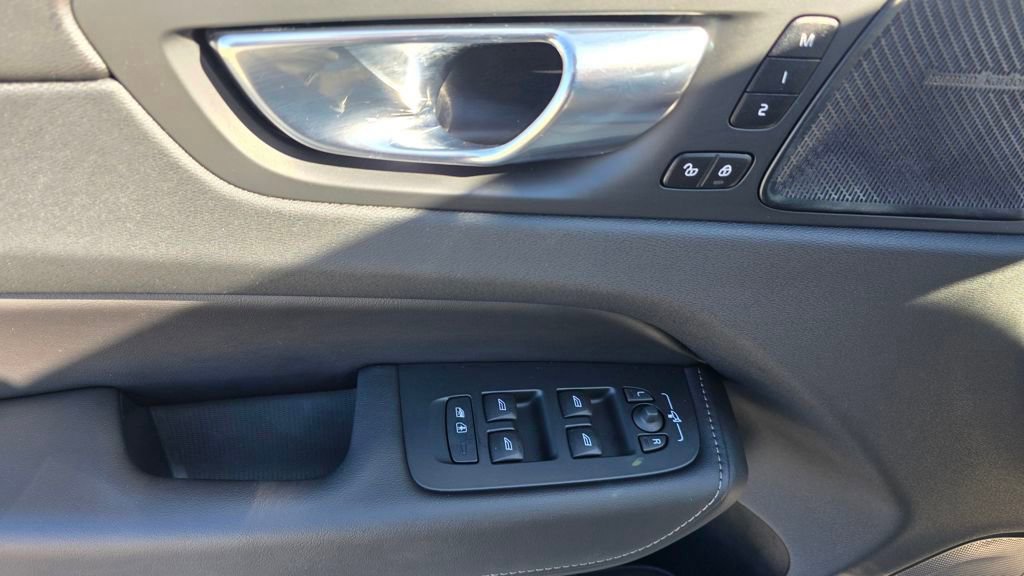 Used 2023 Volvo XC60 T8 Ultimate w/ Climate Package image 26