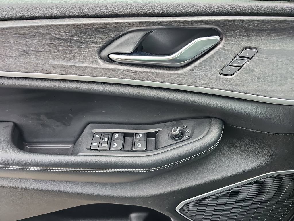 Used 2022 Jeep Grand Cherokee L Limited image 33