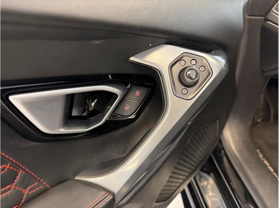 Used 2019 Lamborghini Huracan LP 580-2 RWD image 35