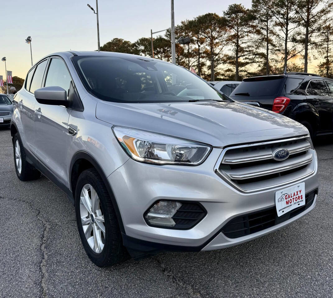 Used 2019 Ford Escape SE image 2