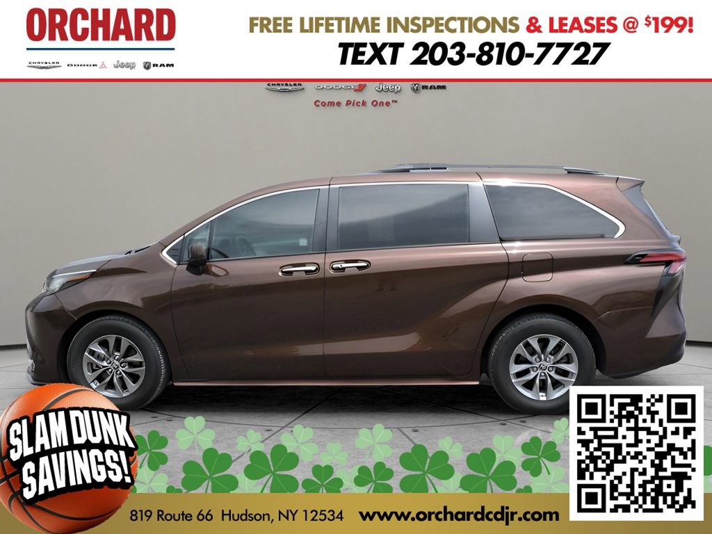 Used 2022 Toyota Sienna XLE image 3