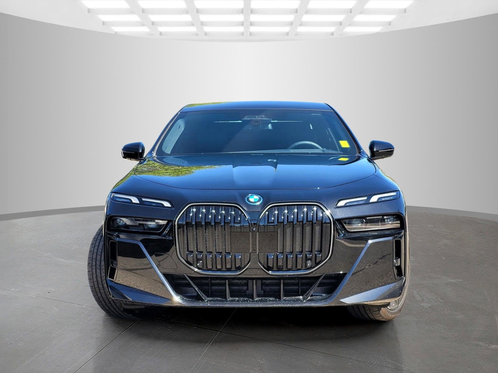 Used 2025 BMW i7 eDrive50 w/ M Sport Package RWD image 2