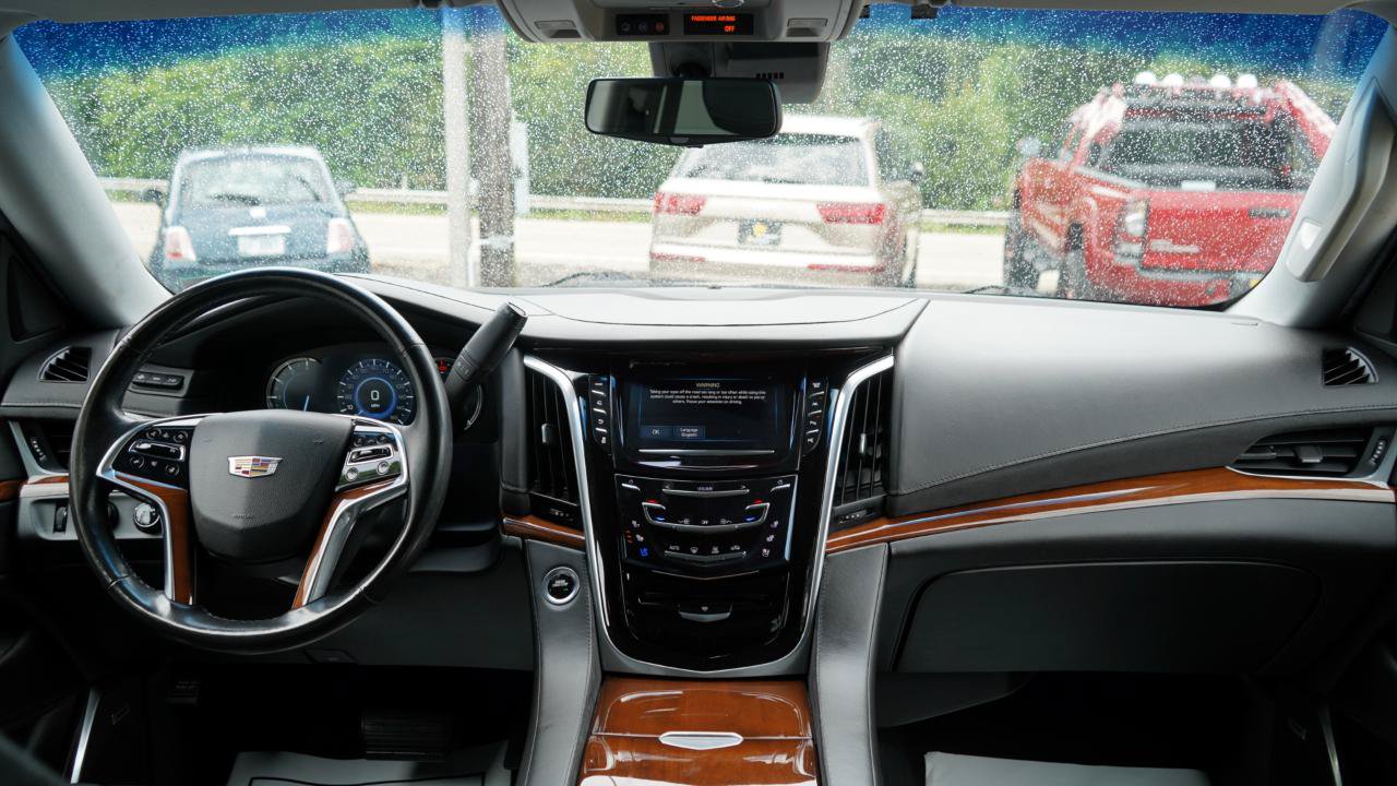 Used 2019 Cadillac Escalade ESV Luxury AWD/4WD image 67