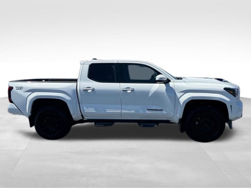 Used 2025 Toyota Tacoma TRD Sport AWD/4WD image 9