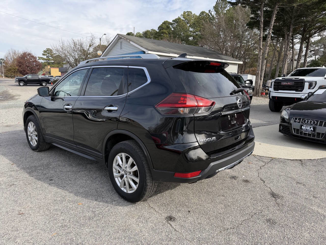 Used 2019 Nissan Rogue S w/ Special Edition Package image 4