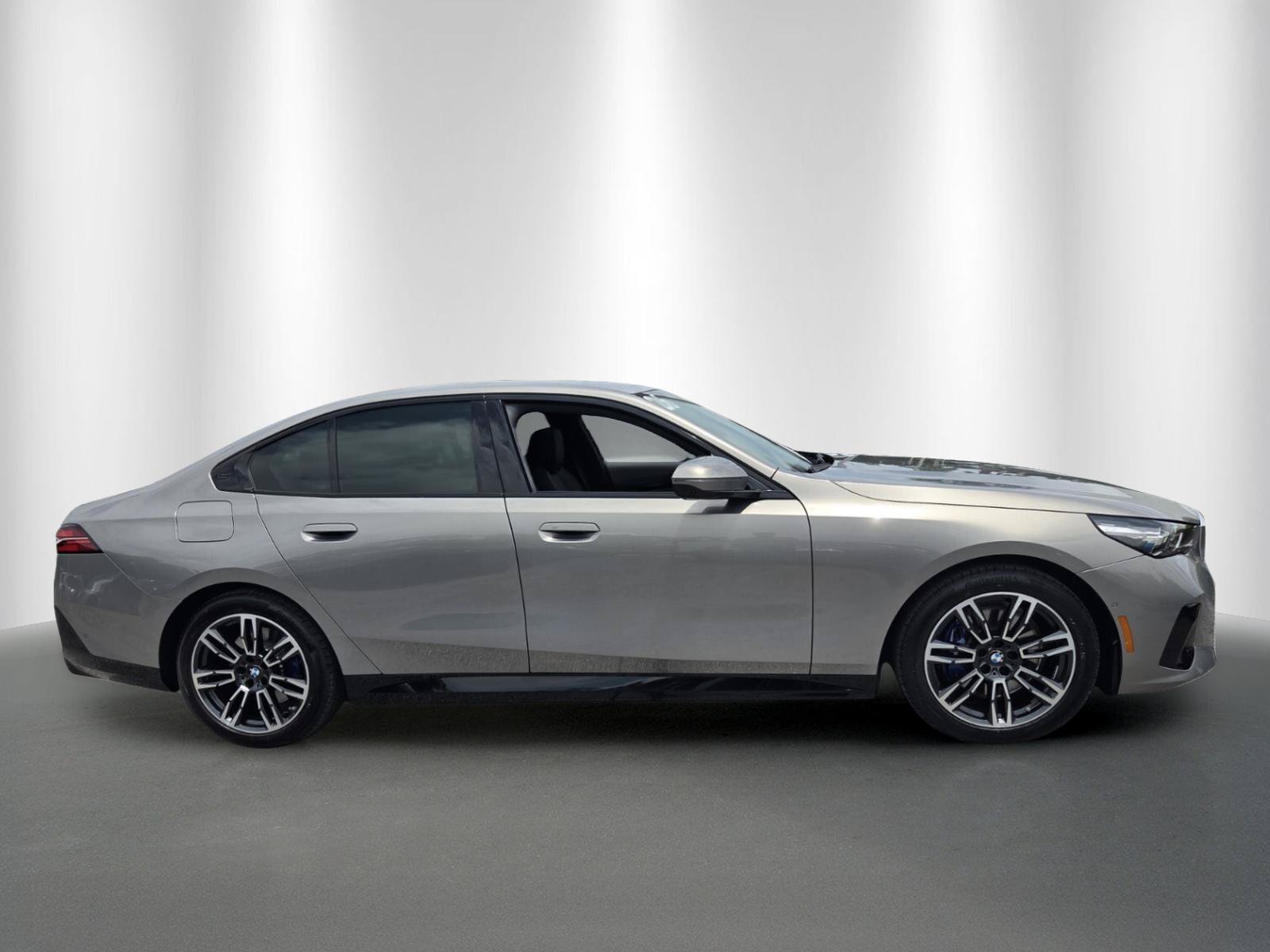 Used 2026 BMW 530i w/ M Sport Package RWD image 8