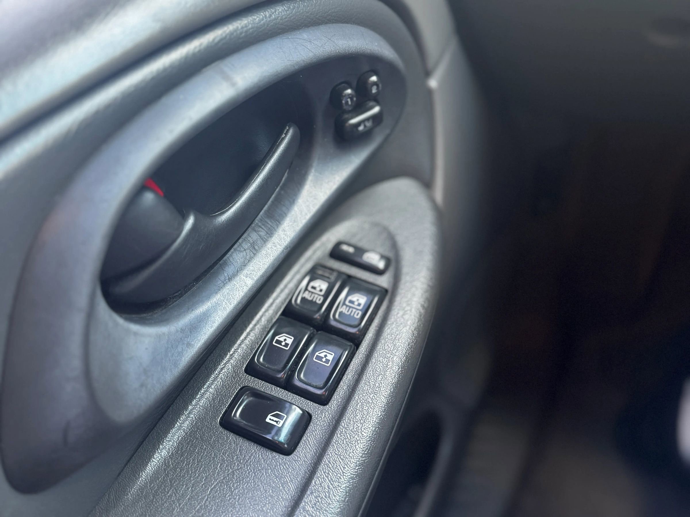 Used 2002 Chevrolet TrailBlazer LTZ image 19