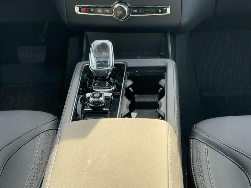 New 2026 Volvo XC90 B6 Plus w/ Protection Package Premier AWD/4WD image 9
