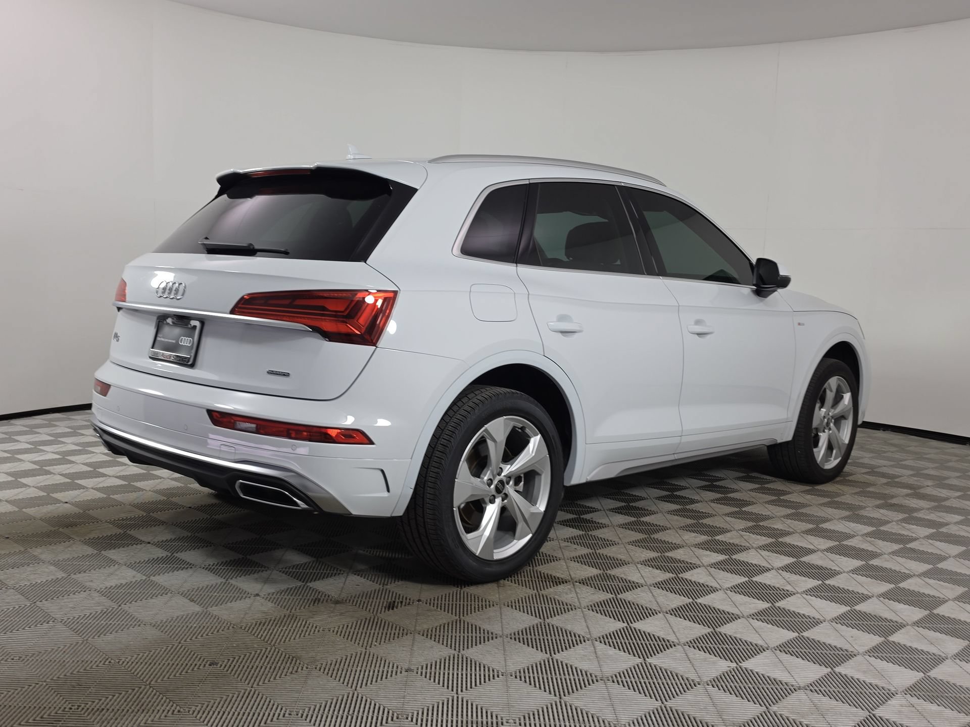 Certified 2023 Audi Q5 2.0T Premium Plus w/ Premium Plus Package AWD/4WD image 7