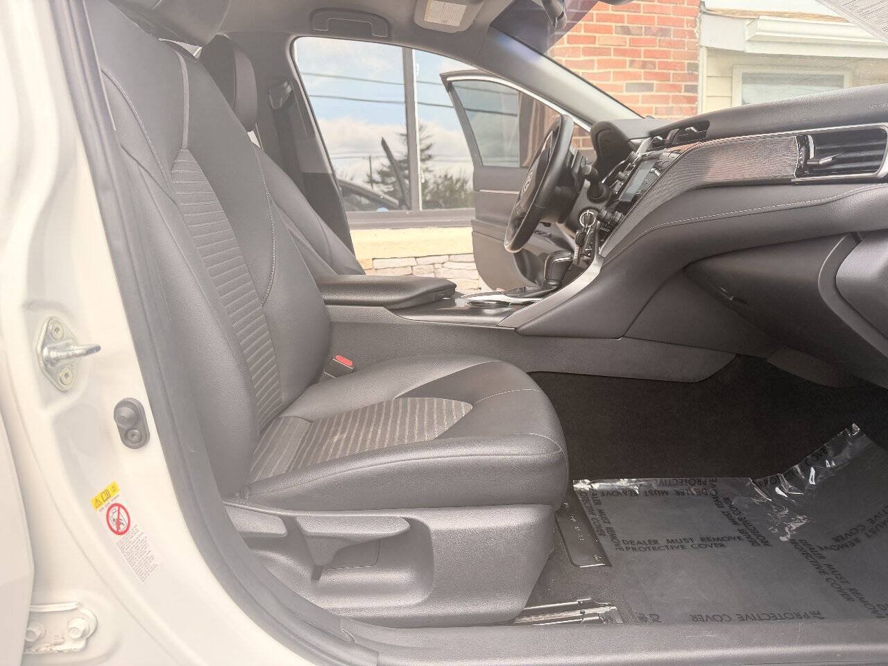 Used 2018 Toyota Camry SE FWD image 18
