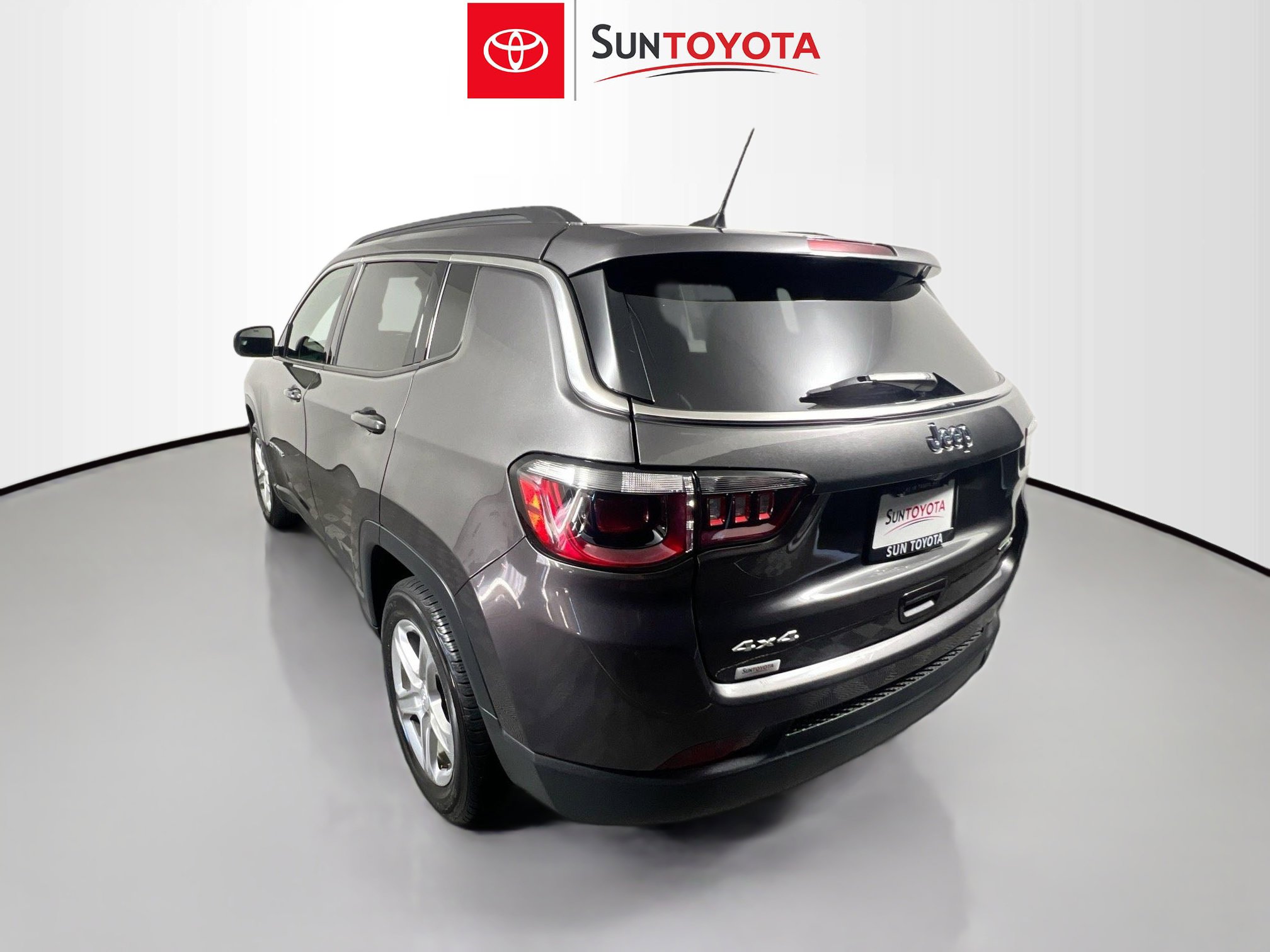 Used 2024 Jeep Compass Latitude image 6