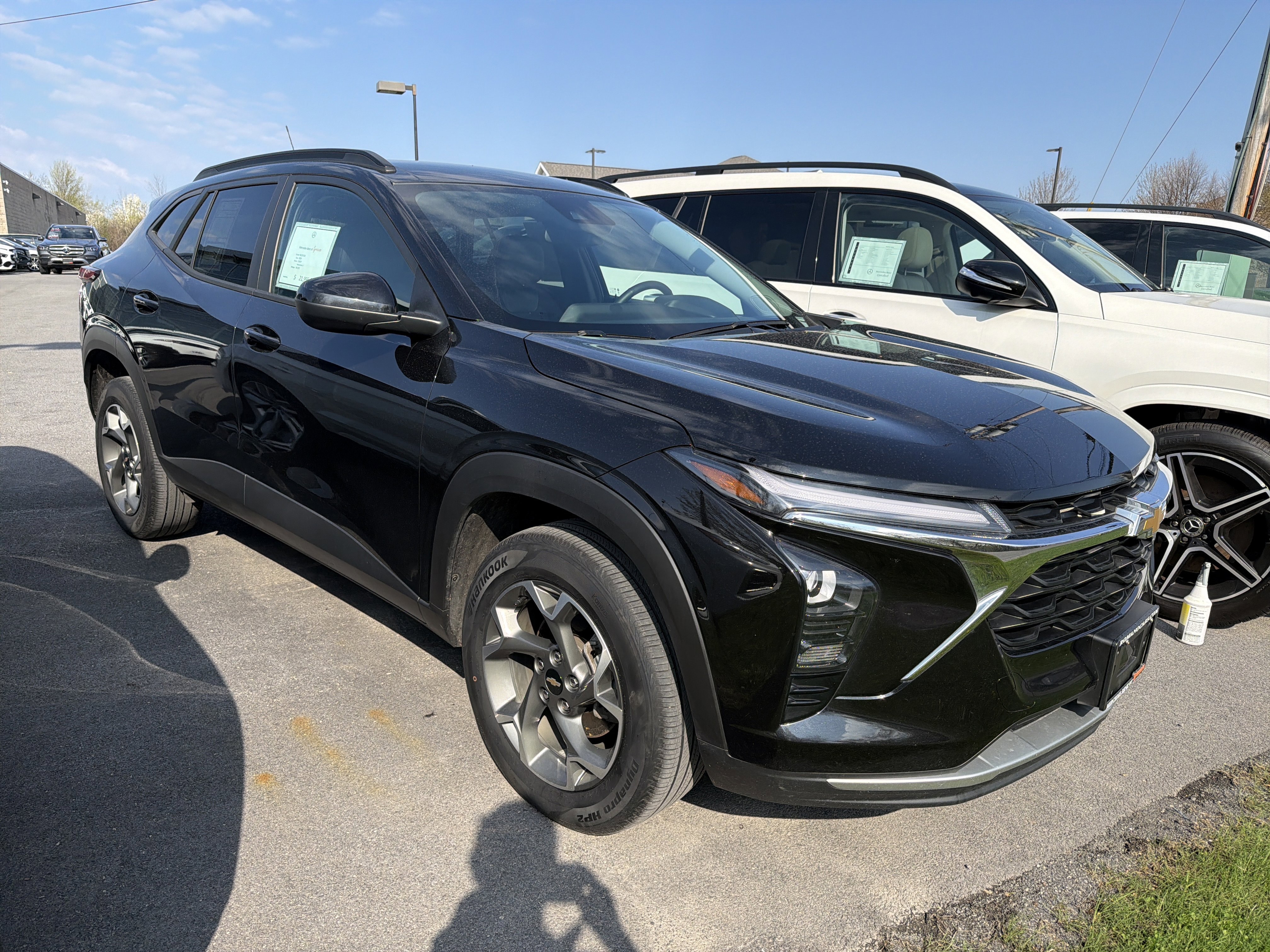 Used 2024 Chevrolet Trax LT w/ Driver Confidence Package FWD image 2