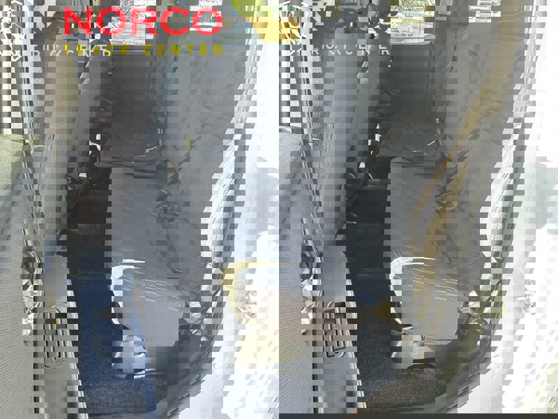 Used 2024 Nissan Frontier SV image 15