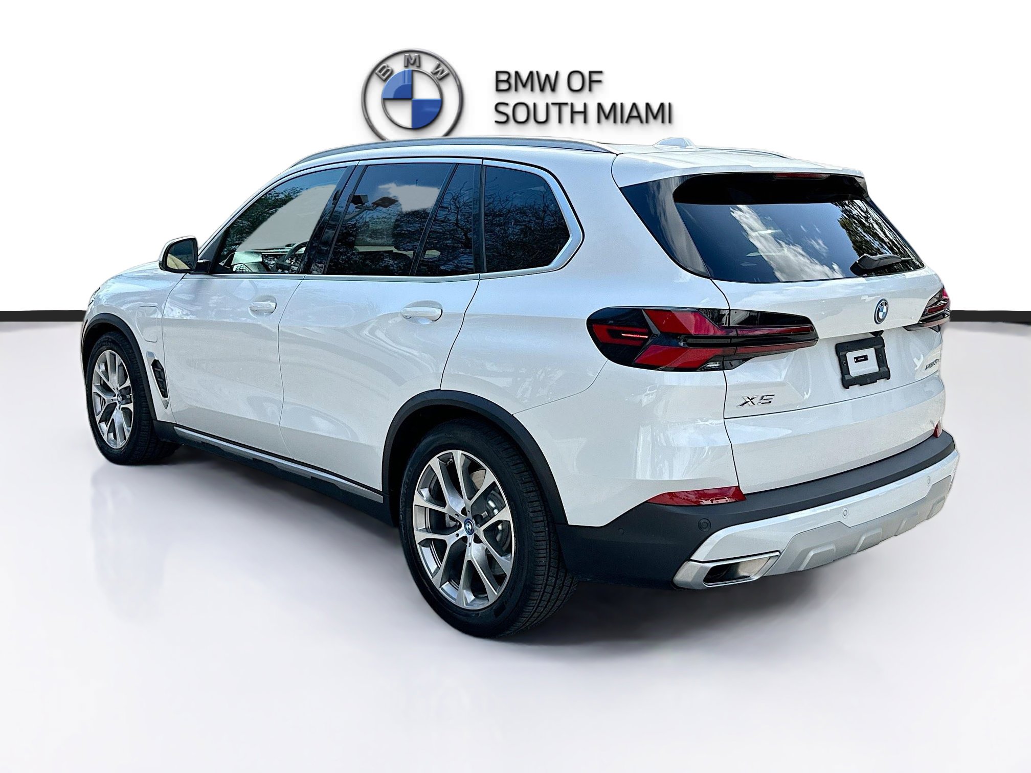 Certified 2025 BMW X5 xDrive50e image 5