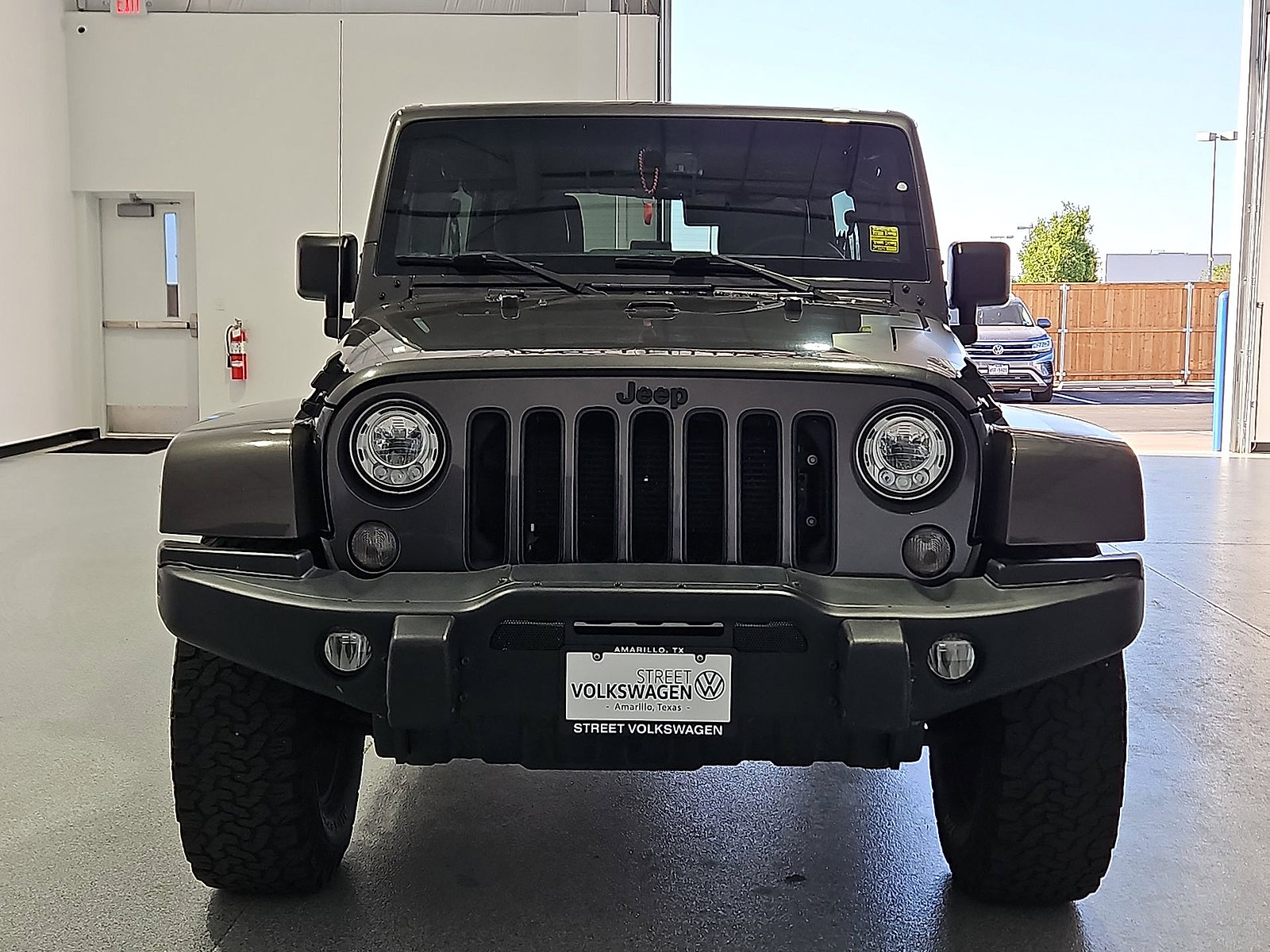 Used 2017 Jeep Wrangler Unlimited Sahara AWD/4WD image 3