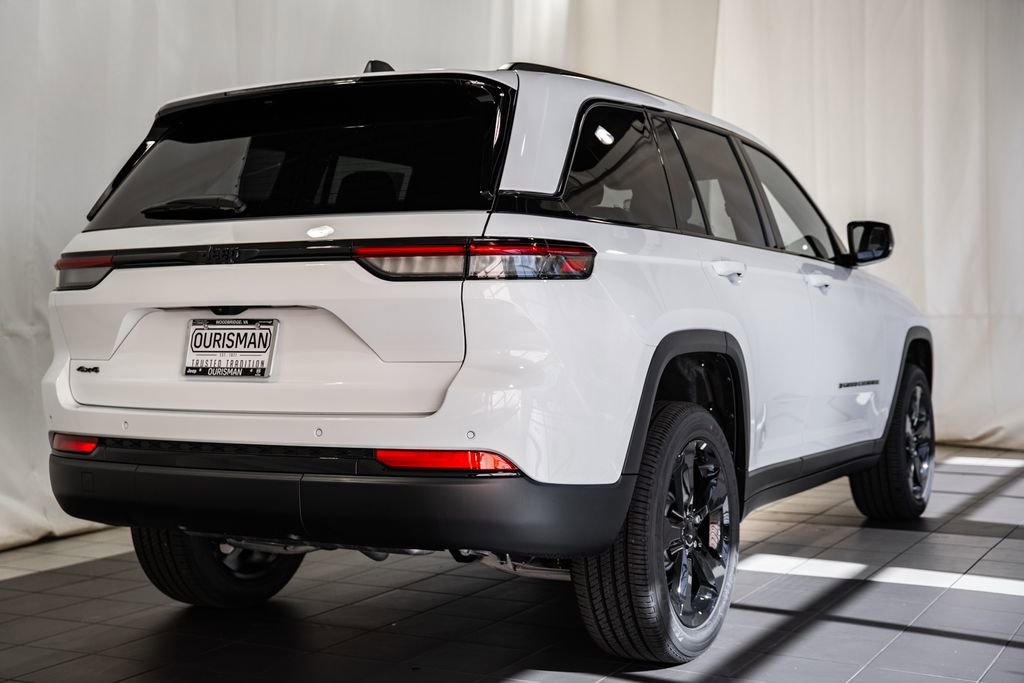 New 2025 Jeep Grand Cherokee Altitude image 4