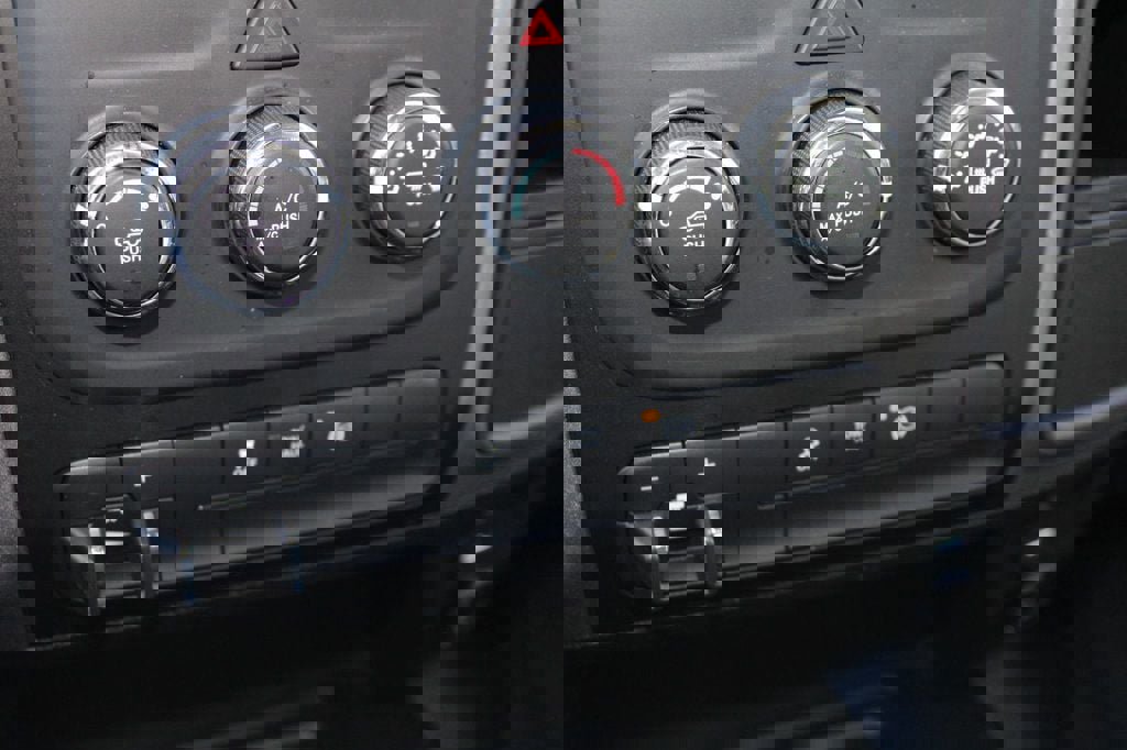 Used 2018 RAM 2500 Tradesman w/ Chrome Appearance Group image 18