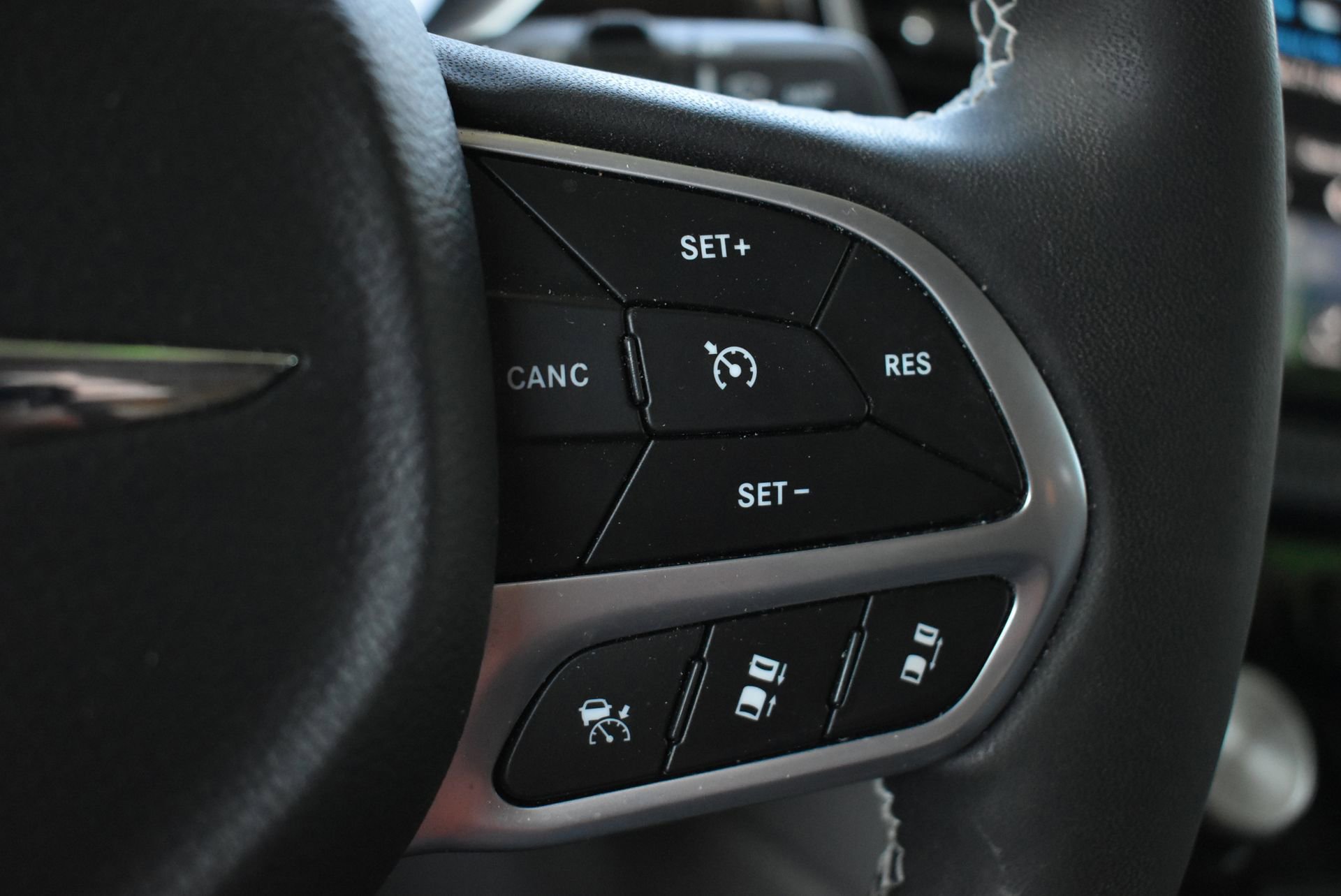Used 2023 Chrysler Pacifica Limited FWD image 24