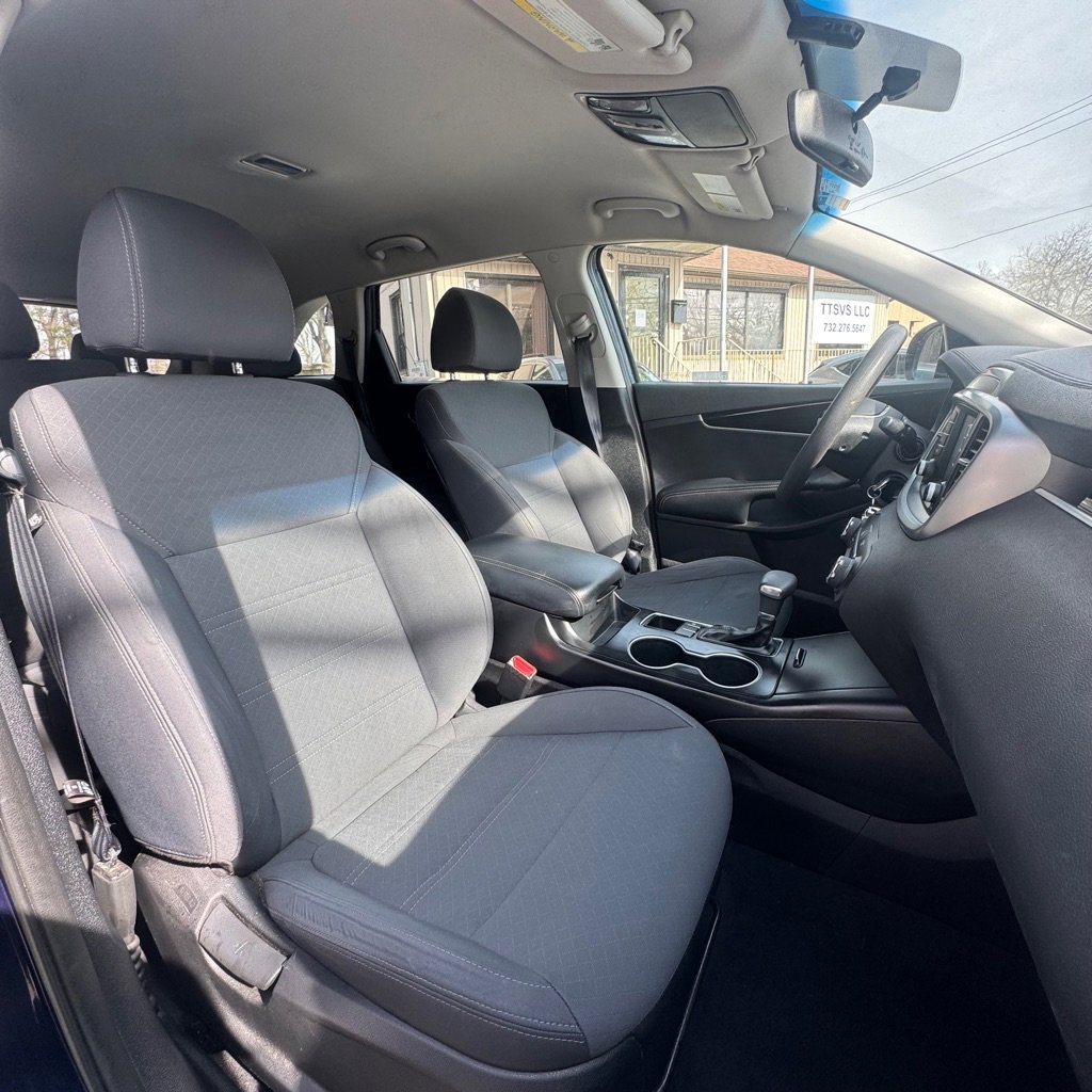 Used 2019 Kia Sorento LX image 16