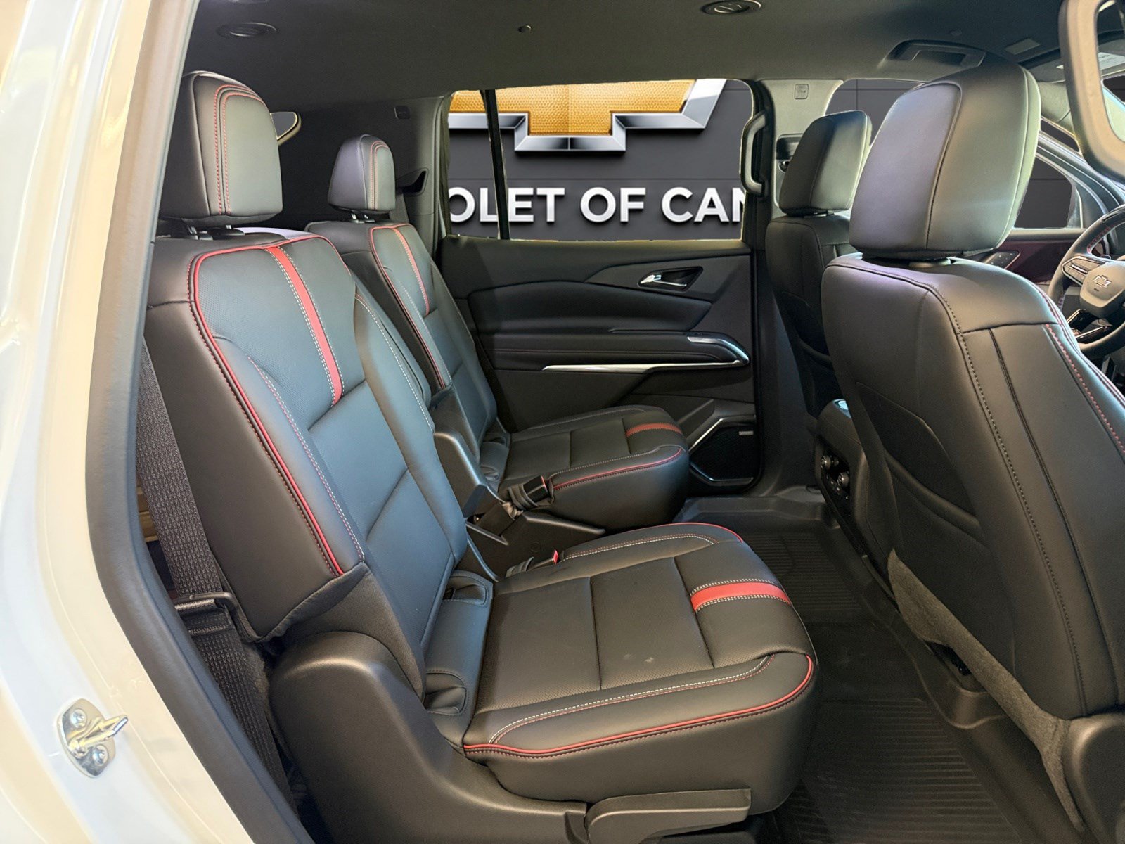 New 2027 Chevrolet Traverse RS w/ LPO, Floor Liner Package FWD image 15