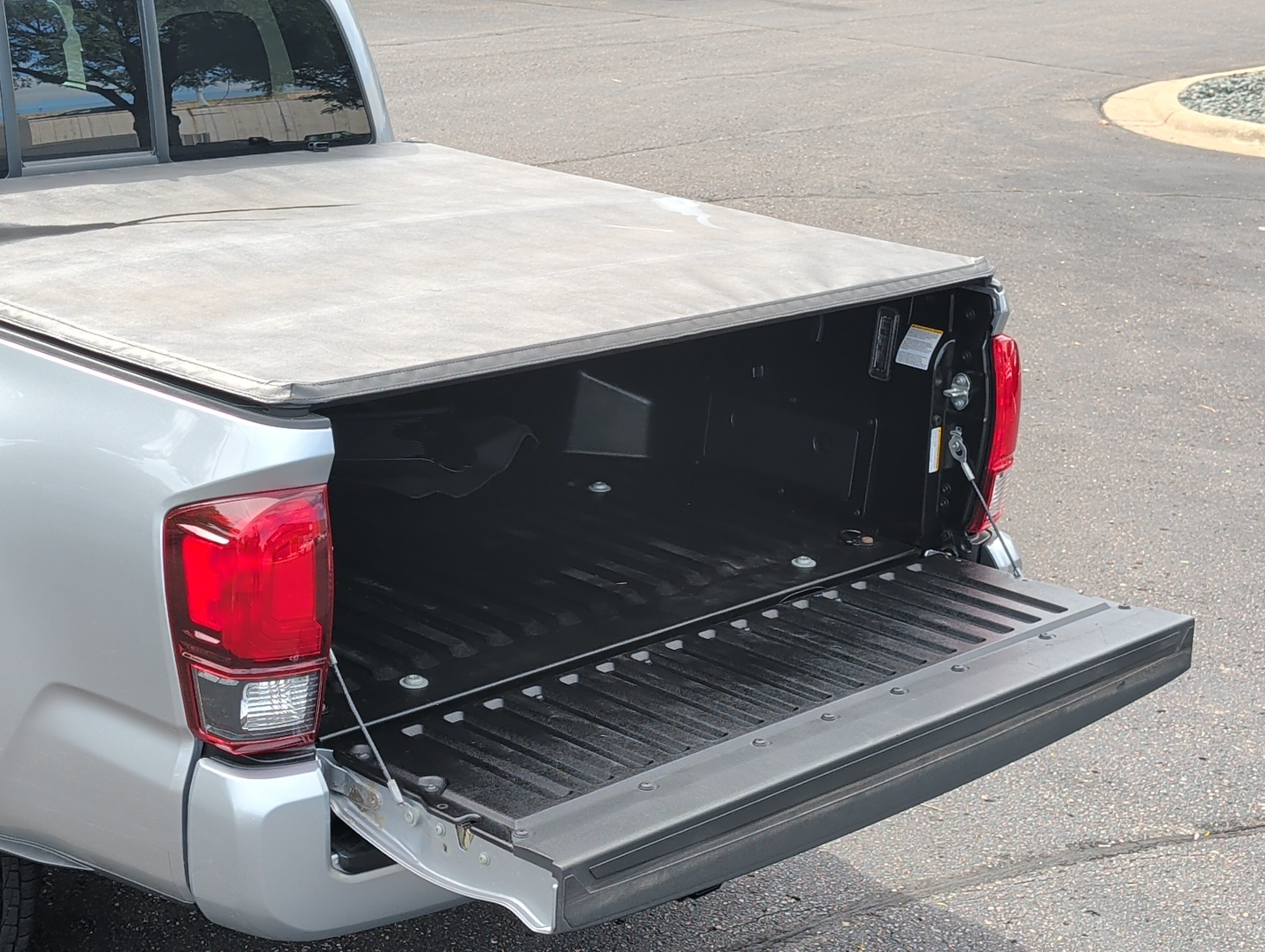 Used 2023 Toyota Tacoma SR AWD/4WD image 19