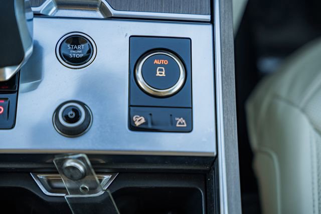 Used 2023 Land Rover Range Rover SE image 27