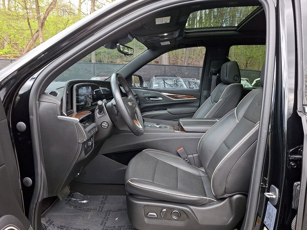 Used 2023 Cadillac Escalade Premium Luxury w/ LPO, Radiant Package AWD/4WD image 15