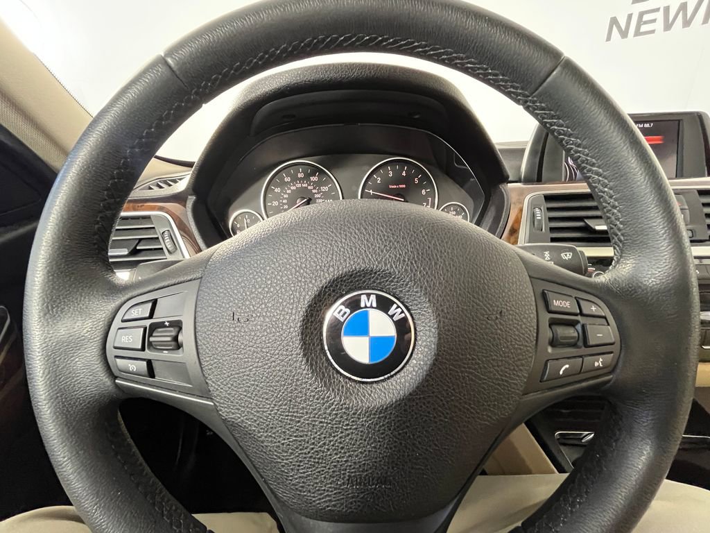 Used 2017 BMW 320i xDrive 320i xDrive image 15