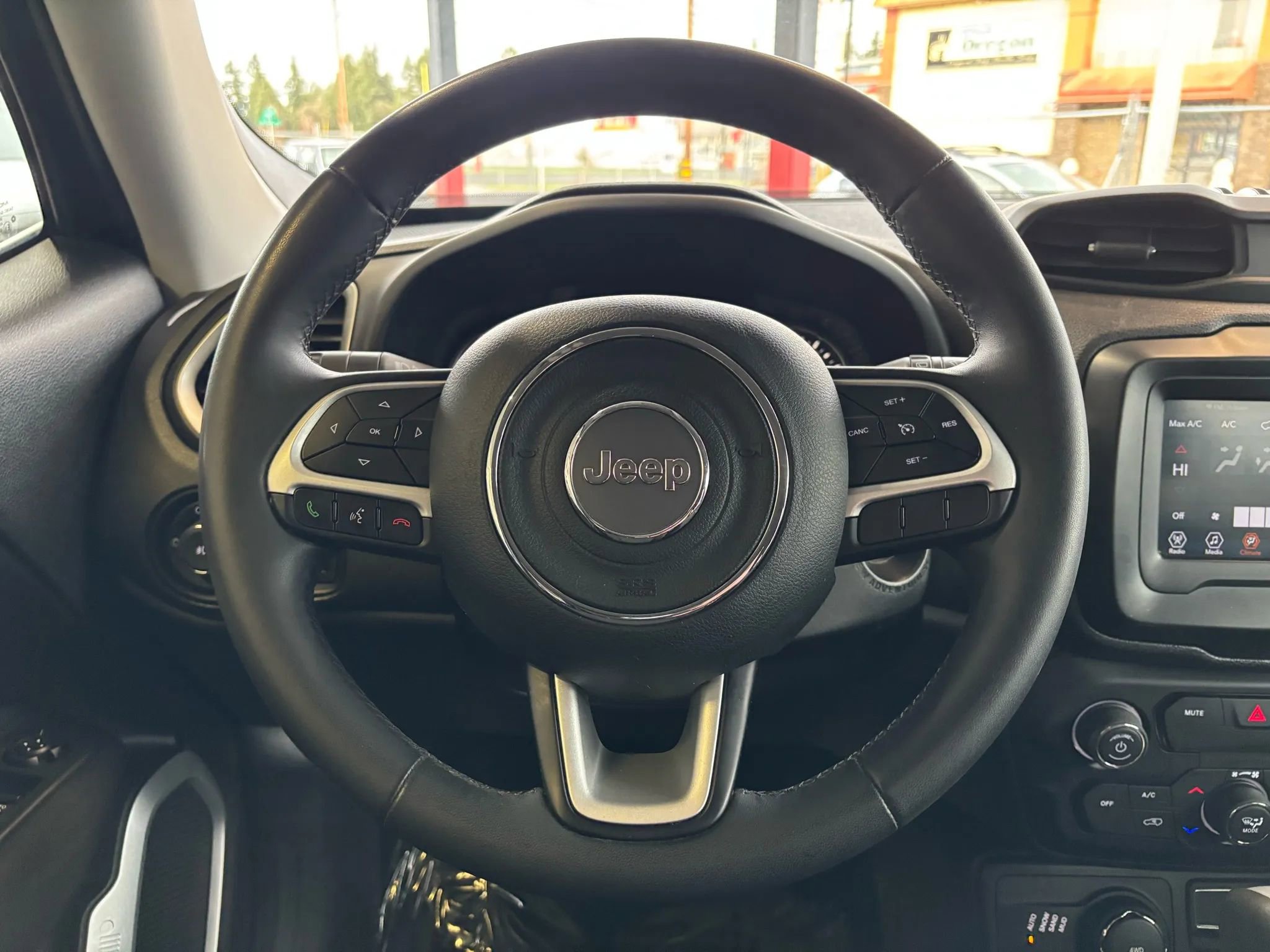 Used 2018 Jeep Renegade Latitude image 16