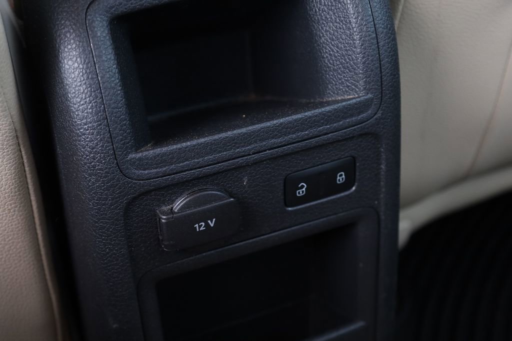 Used 2013 Volkswagen Jetta SE FWD image 19