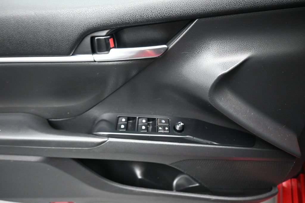 Used 2020 Toyota Camry SE w/ Sunroof Package FWD image 10