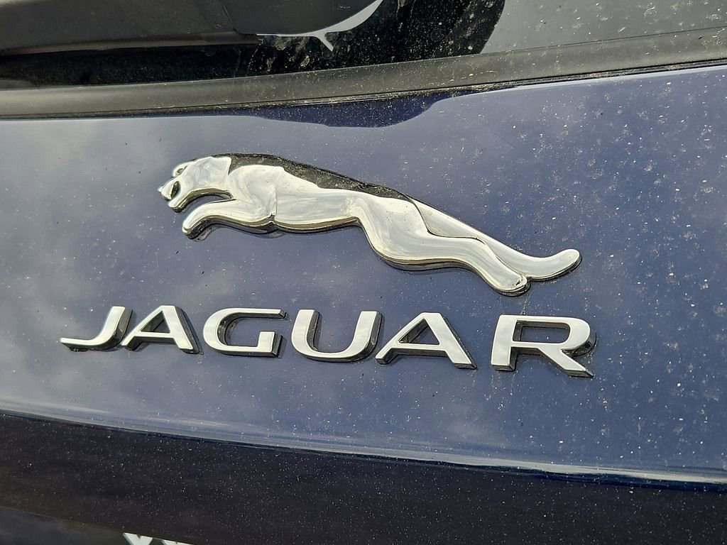 Used 2017 Jaguar F-PACE Premium image 28