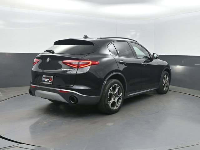 Used 2023 Alfa Romeo Stelvio Ti AWD/4WD image 32