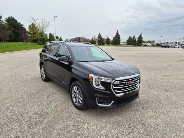 Used 2022 GMC Terrain SLT w/ Infotainment Package II AWD/4WD image 3