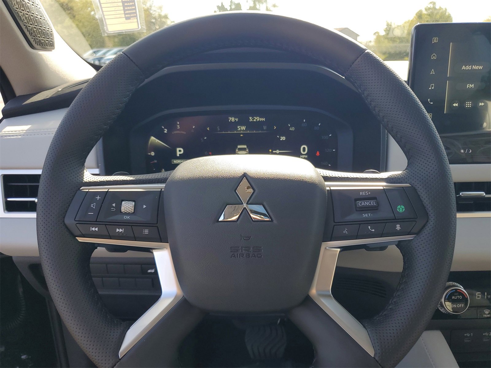 New 2025 Mitsubishi Outlander SE image 11