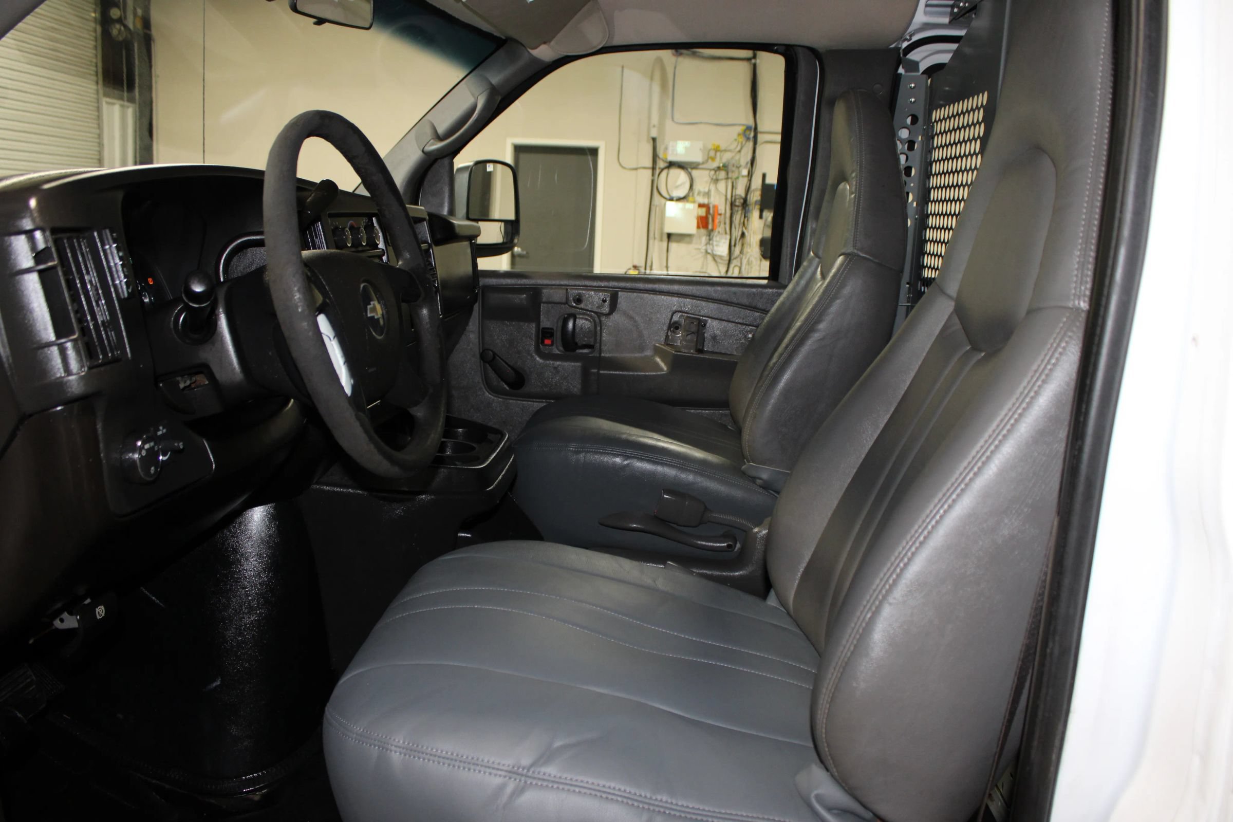 Used 2009 Chevrolet Express 1500 RWD image 18