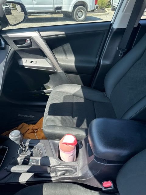 Used 2018 Toyota RAV4 LE AWD/4WD image 6