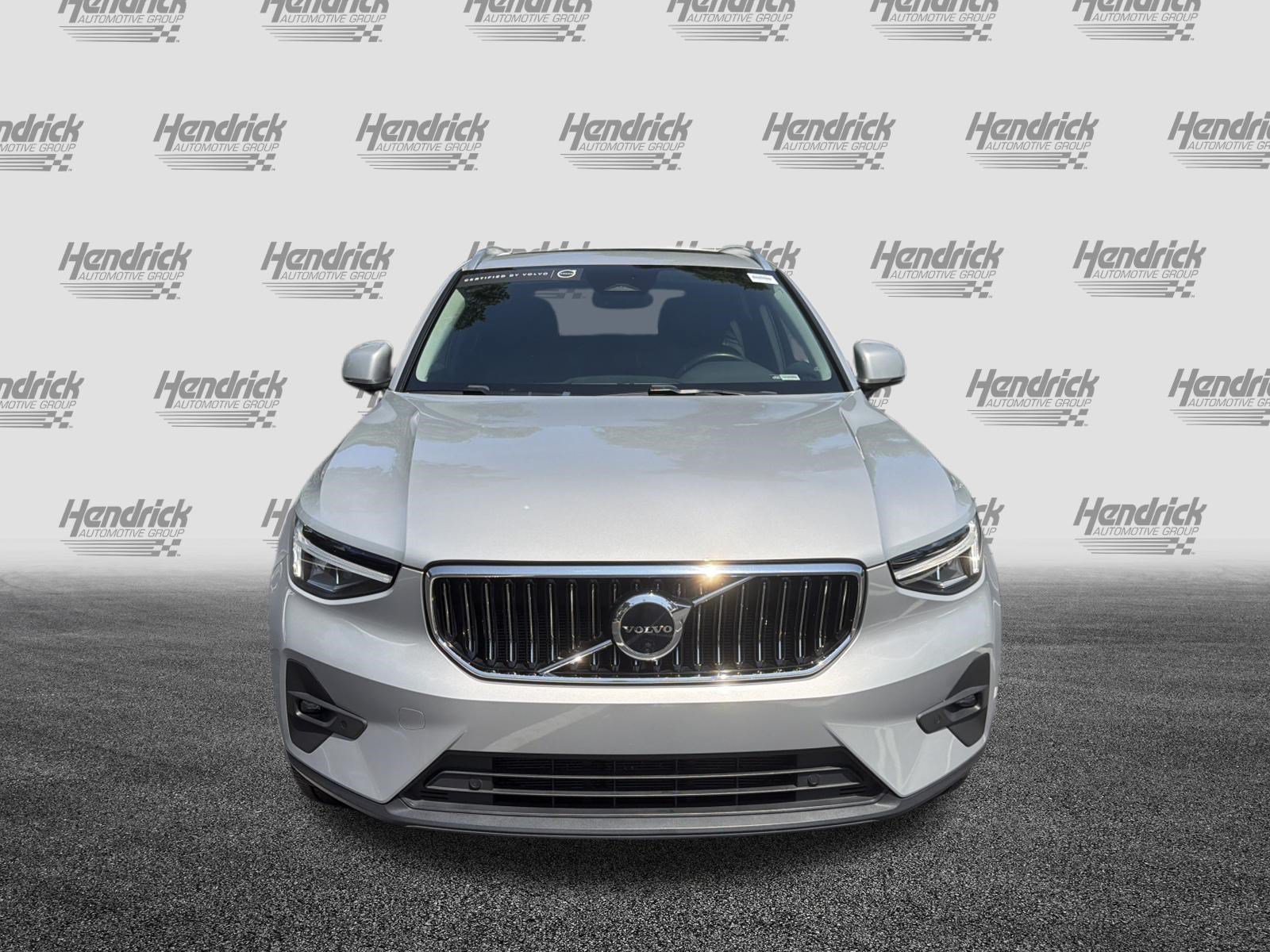 Certified 2023 Volvo XC40 B5 Ultimate w/ Protection Package Premier AWD/4WD image 3