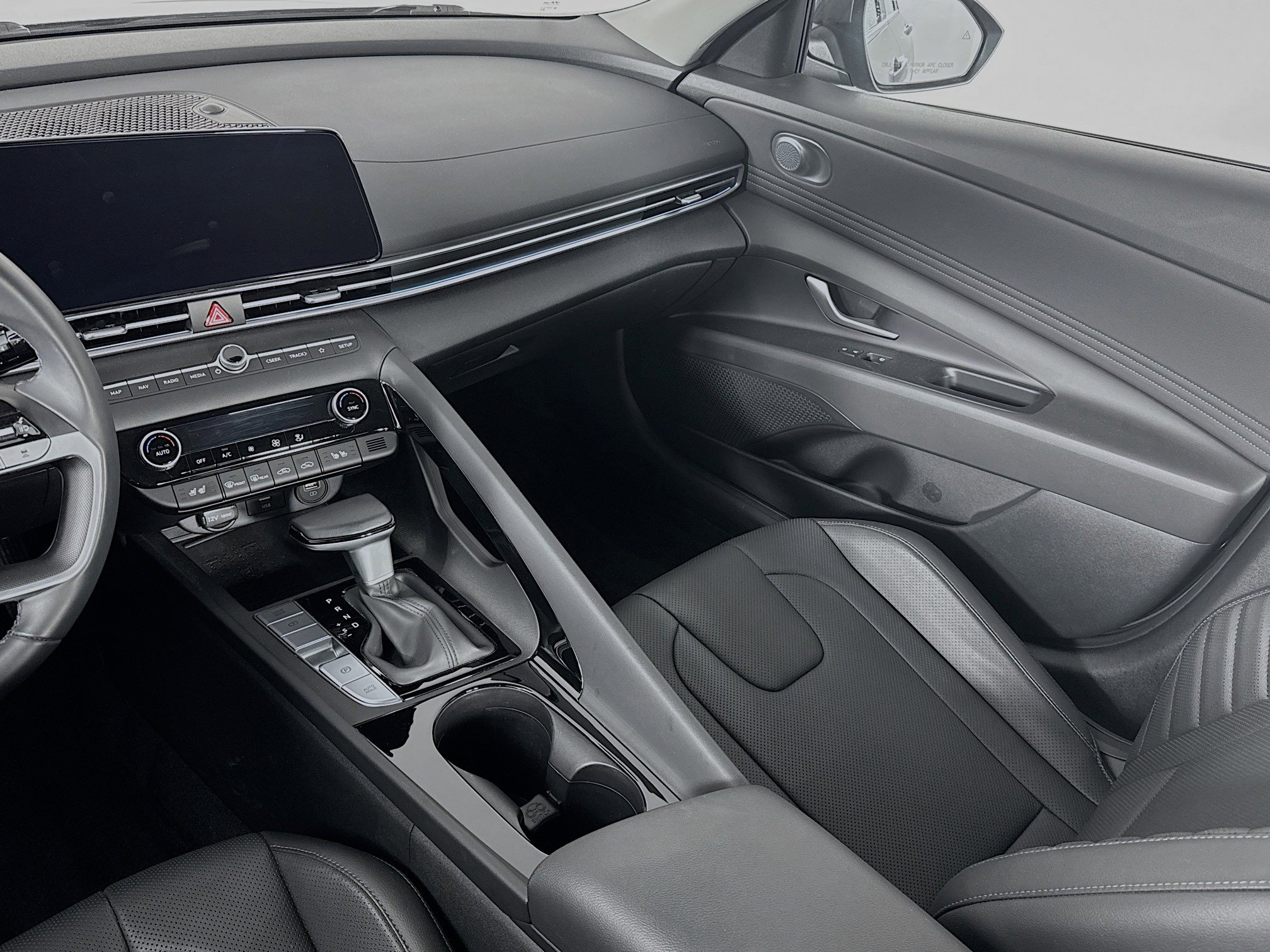 Used 2023 Hyundai Elantra Limited w/ Preferred Accessory Package FWD image 25