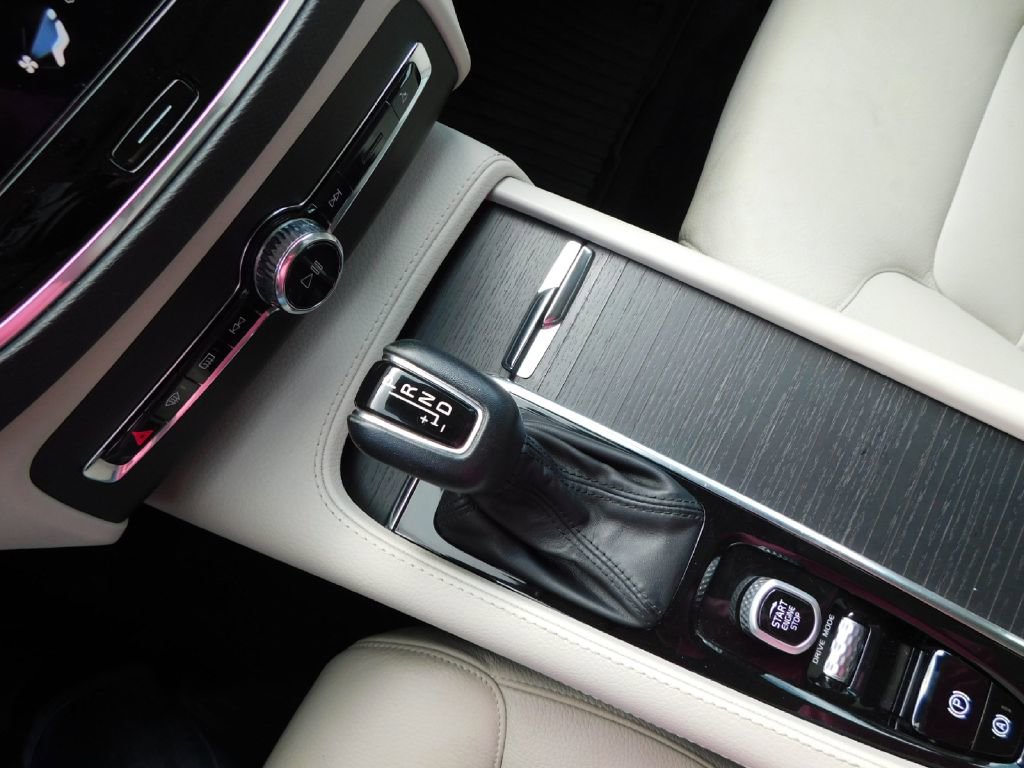 Used 2020 Volvo XC90 T5 Momentum w/ Protection Package Premier image 36