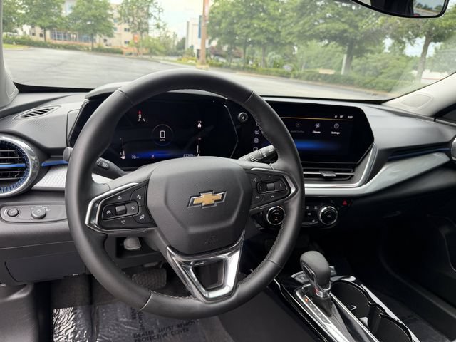 Used 2025 Chevrolet Trax LT w/ Driver Confidence Package FWD image 14