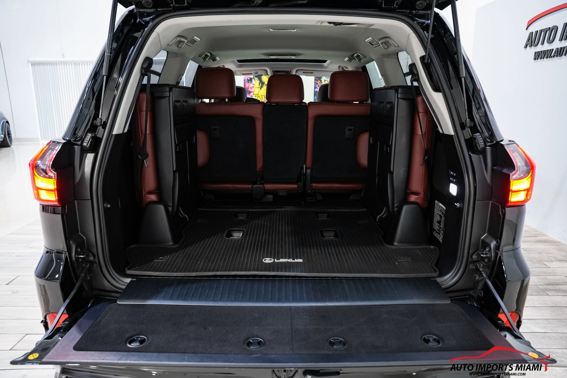 Used 2021 Lexus LX 570 4WD w/ Luxury Package image 70